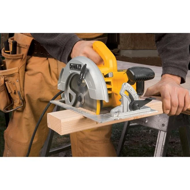 DeWALT Lightweight Circular Saw - 7 1/4" - 15 A 6 DeWALT Lightweight Circular Saw - 7 1/4" - 15 A - Image 4