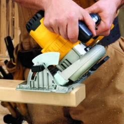 DeWalt 20-Volt 6 1/2-in Cordless Circular Saw - 5150 RPM - 50° Bevel Capacity - Bare Tool - (battery Not Included) -Craftbosch Shop 00275733c L