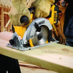 DeWalt 20-Volt 6 1/2-in Cordless Circular Saw - 5150 RPM - 50° Bevel Capacity - Bare Tool - (battery Not Included)