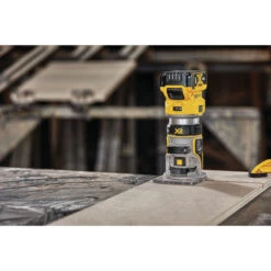 Dewalt 20-V Cordless Compact Router - Brushless Motor - LED Light - Variable Speed - Bare Tool (battery Not Included)